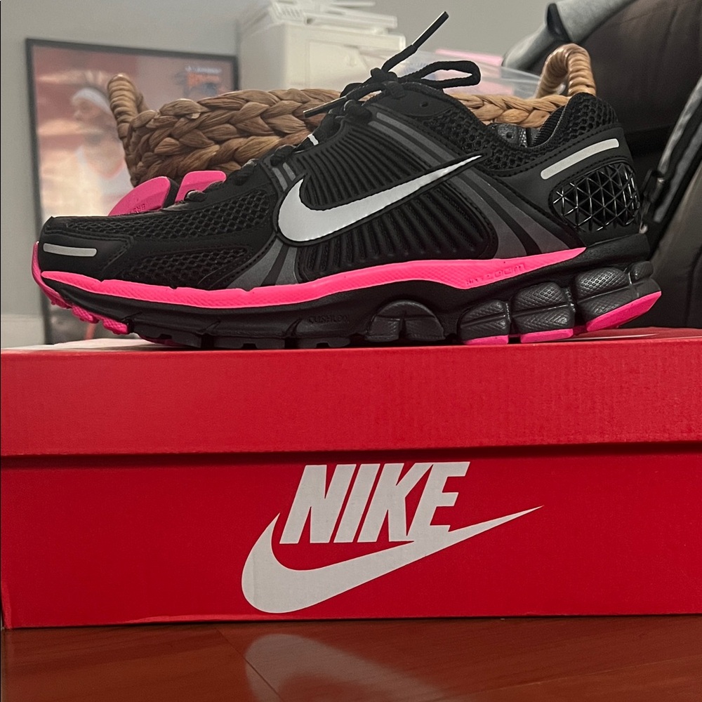 Nike Air Zoom Vomero 5 ‘Black Pink Blast’